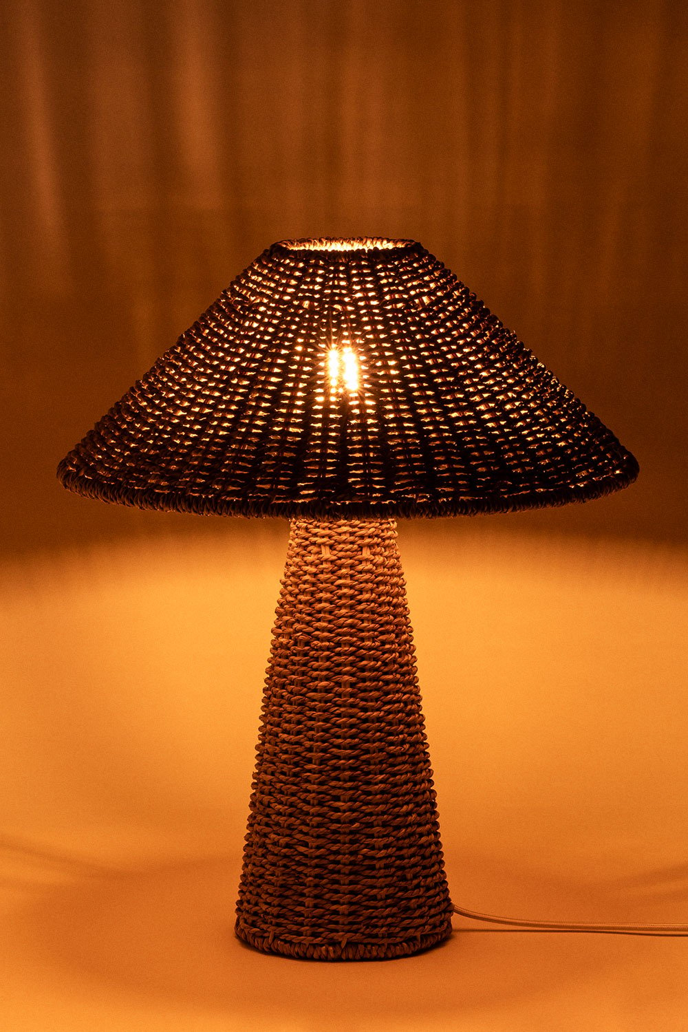 Lampada da tavolo in rattan Liselot